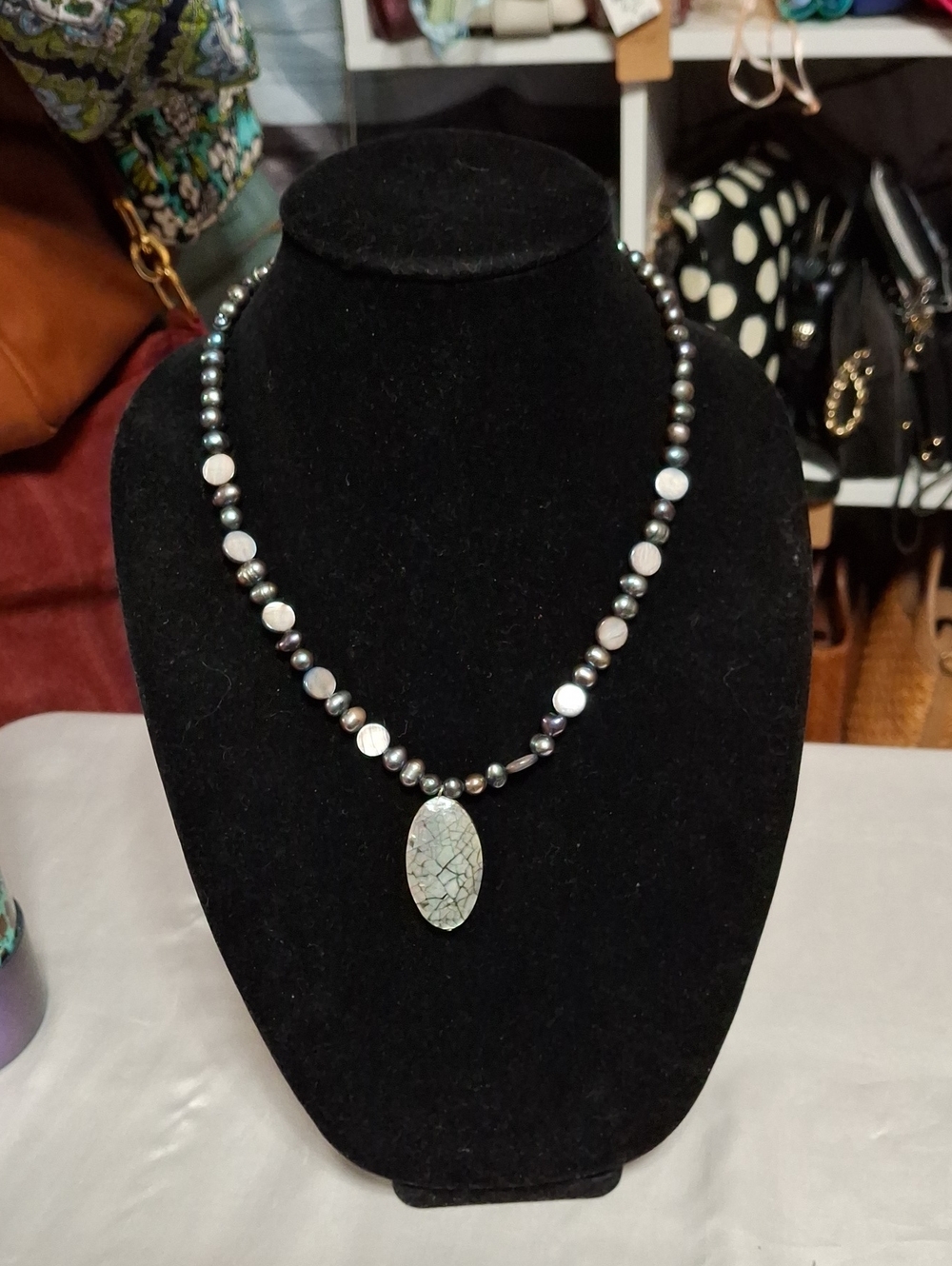 Handcrafted Iridescent Peacock Pearl Necklace with Abalone Pendant - Gray 19"L